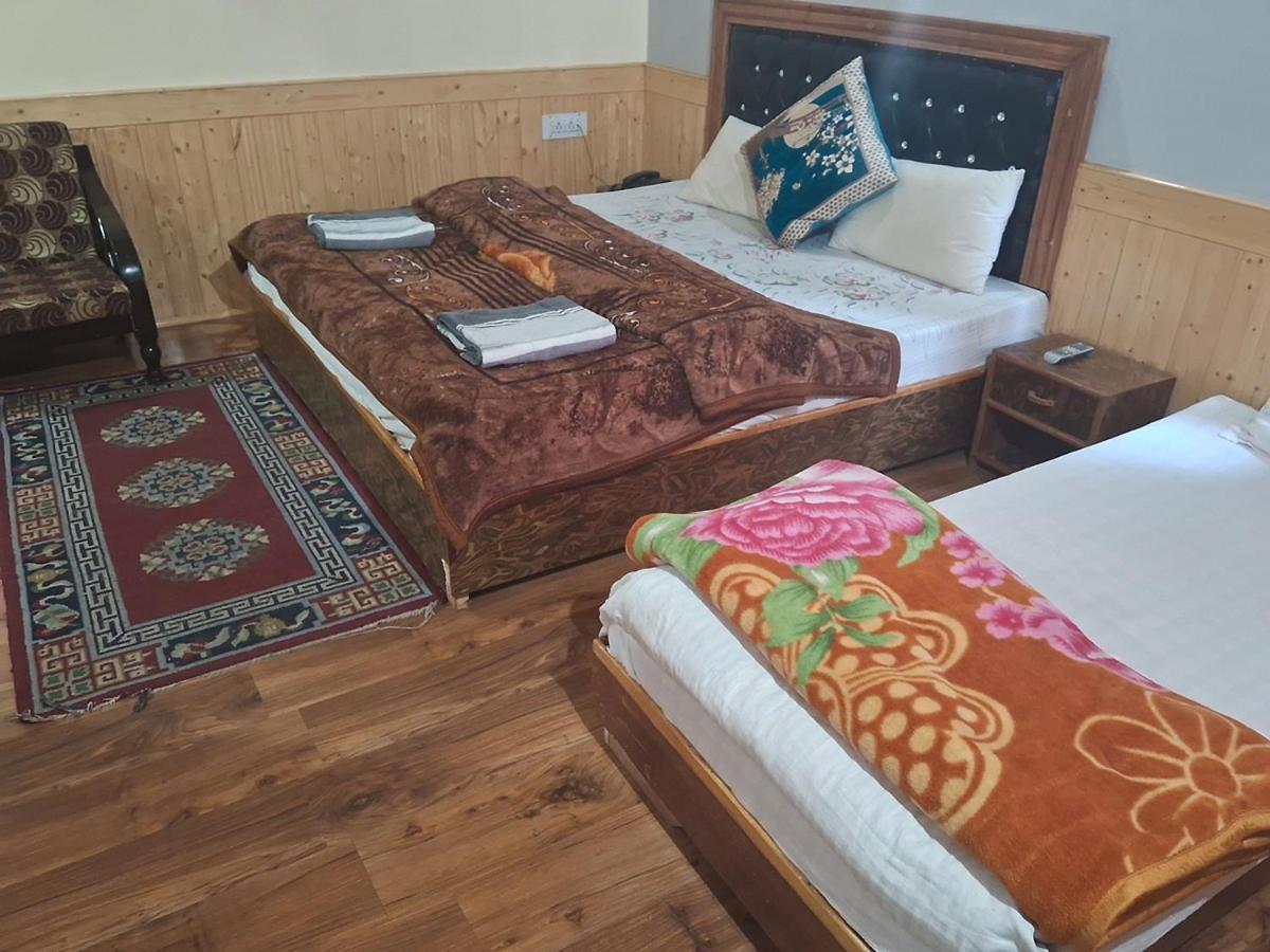 Zaltak Guest House And Hostel Лех Екстер'єр фото